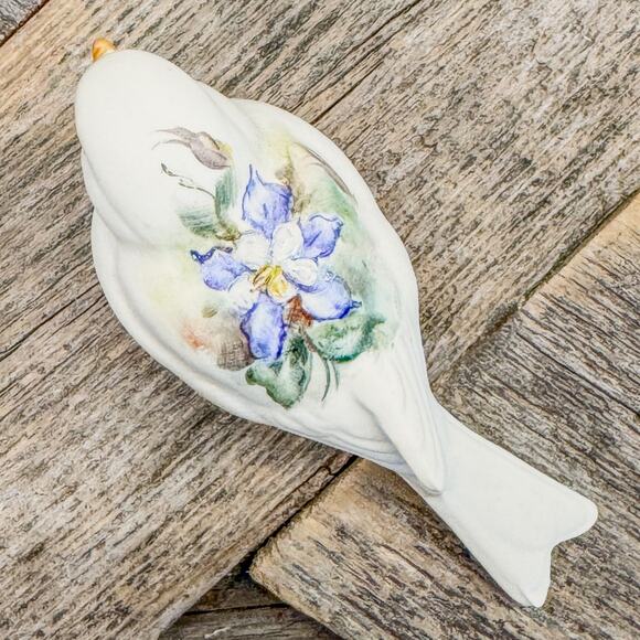 Vintage Ceramic Bisque Chickadee/Bird with HandPainted Colorado Blue Columbine - Picture 3 of 8